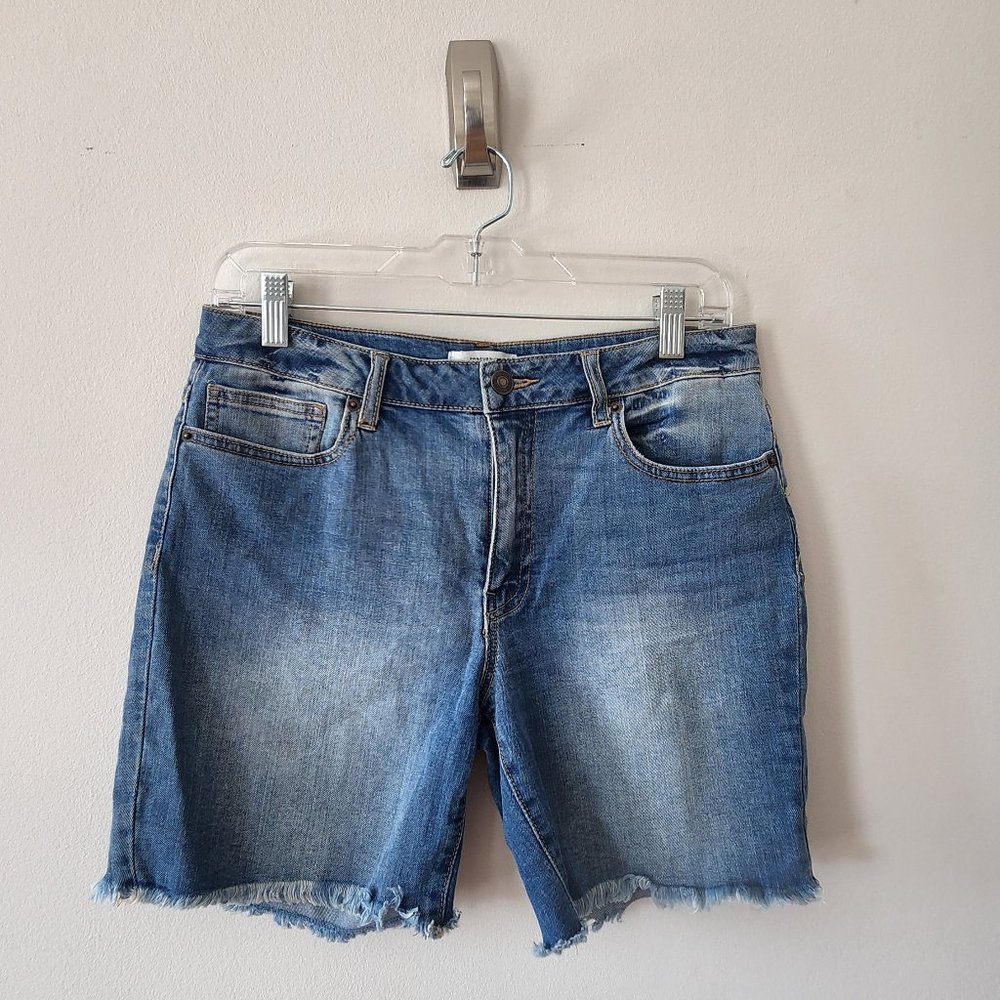 Forever 21 Light Wash Denim Bermuda Cut-Off Shorts Size 28